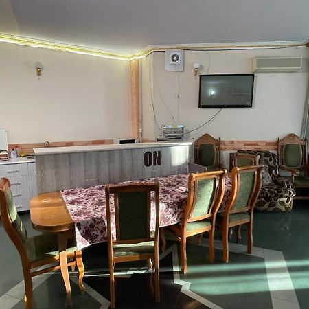 Citrus Guest House Yerevan Bagian luar foto