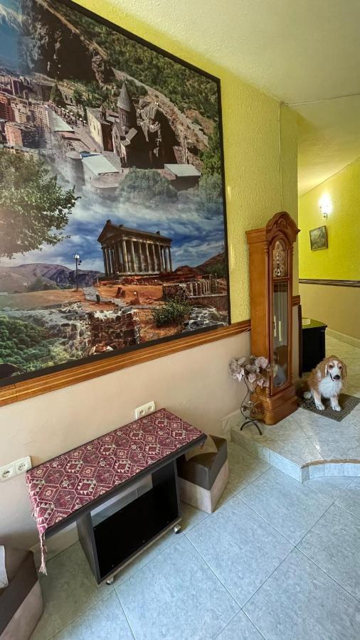 Citrus Guest House Yerevan Bagian luar foto
