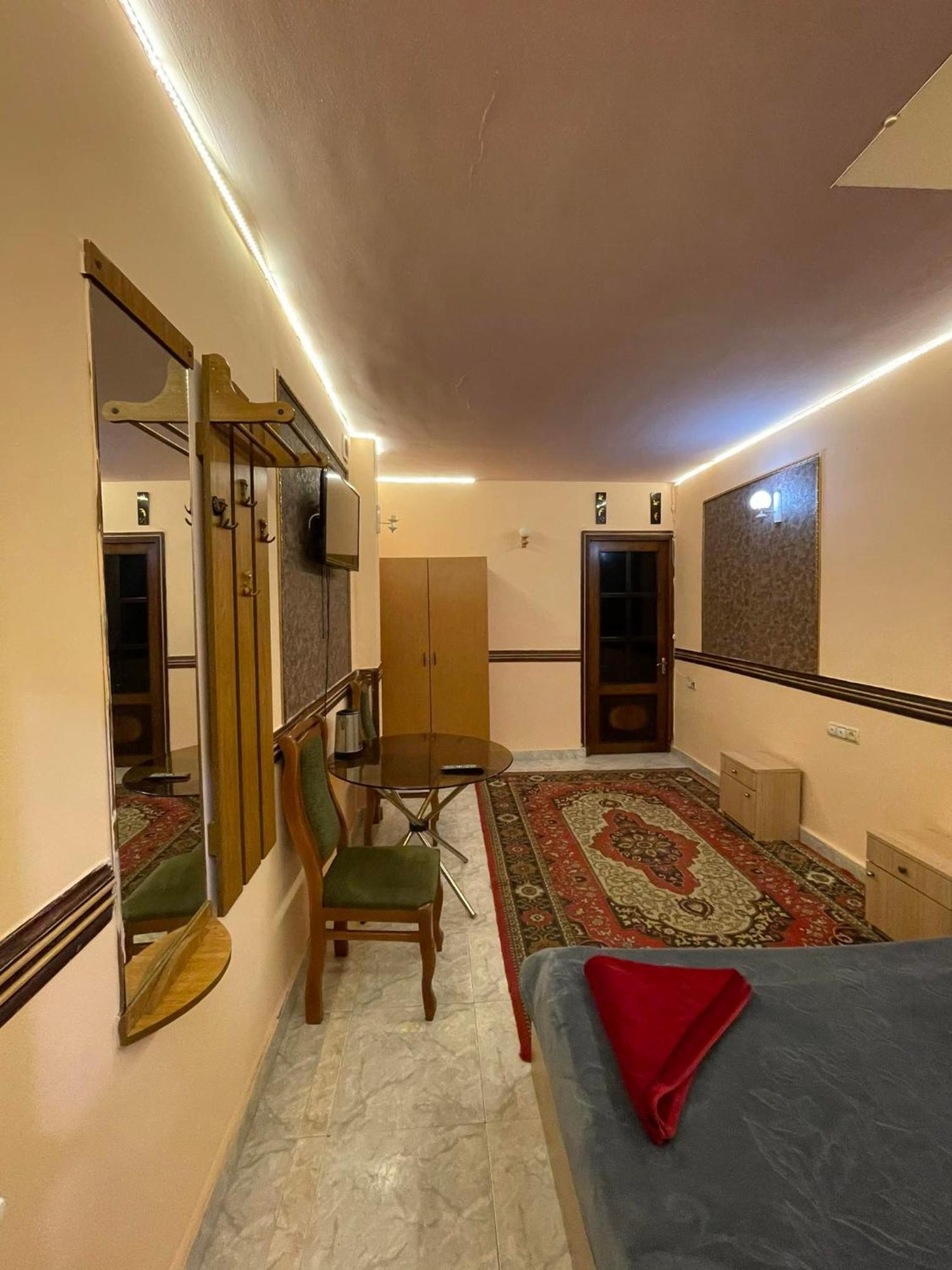 Citrus Guest House Yerevan Bagian luar foto